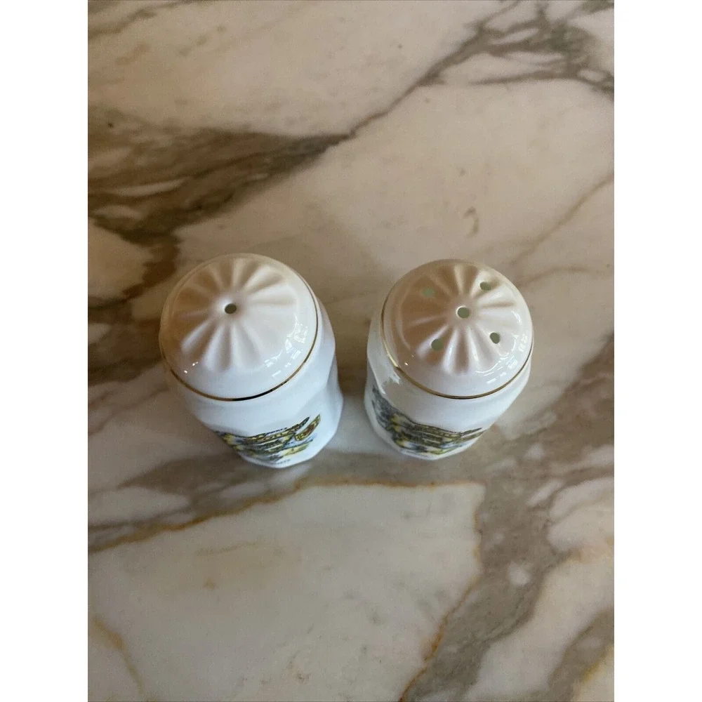 Salt Pepper Shaker White Scotland Map Oban Bone China Gold Trim Set